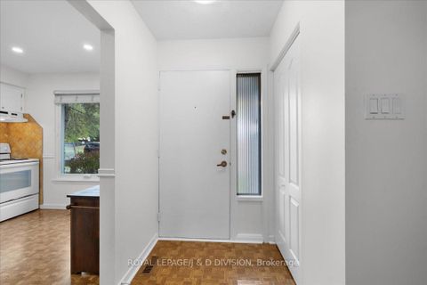 Photo 2 at 61 - 189 Springhead Gardens, North Richvale, Richmond Hill