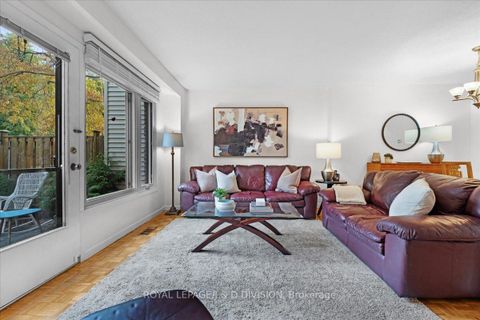 Photo 10 at 61 - 189 Springhead Gardens, North Richvale, Richmond Hill