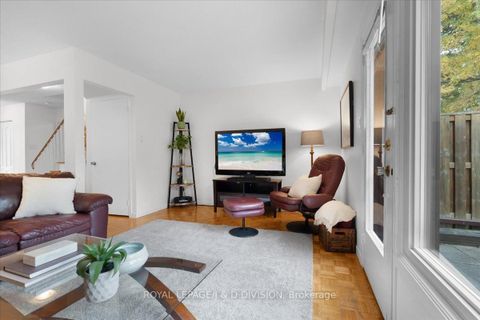 Photo 11 at 61 - 189 Springhead Gardens, North Richvale, Richmond Hill