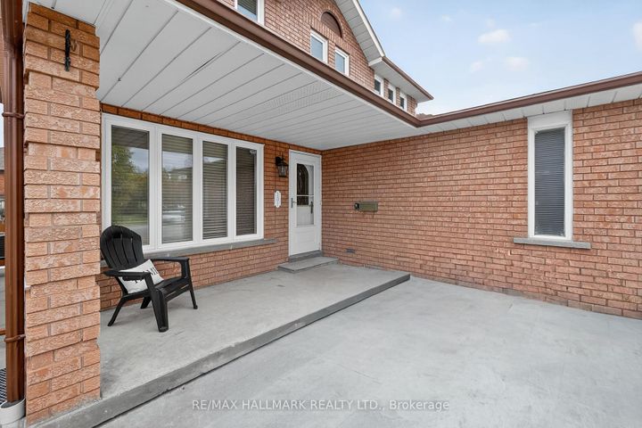 Photo 3 at 101 Embassy Drive, East Woodbridge, Vaughan