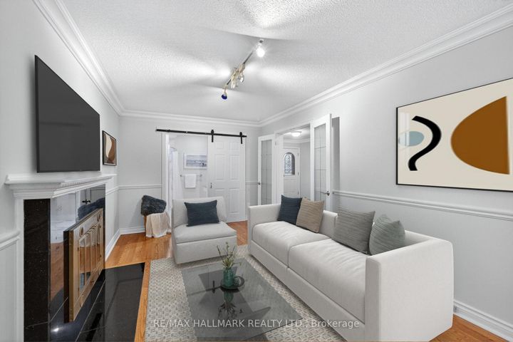 Photo 8 at 101 Embassy Drive, East Woodbridge, Vaughan