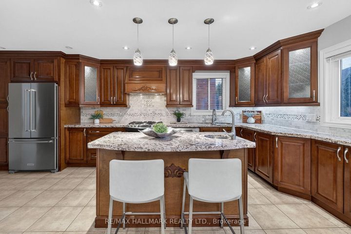 Photo 15 at 101 Embassy Drive, East Woodbridge, Vaughan