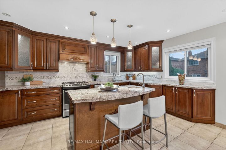 Photo 16 at 101 Embassy Drive, East Woodbridge, Vaughan