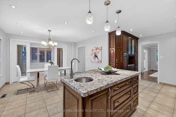 Photo 19 at 101 Embassy Drive, East Woodbridge, Vaughan