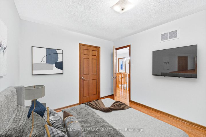 Photo 36 at 101 Embassy Drive, East Woodbridge, Vaughan