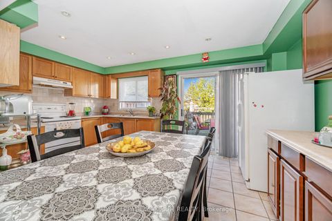 Photo 13 at 85 Ronan Crescent, Sonoma Heights, Vaughan