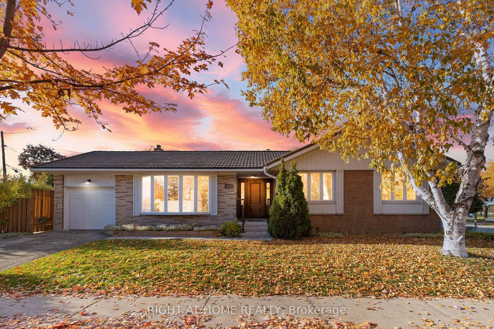 690 The West Mall W, West Deane, Toronto photo number 2