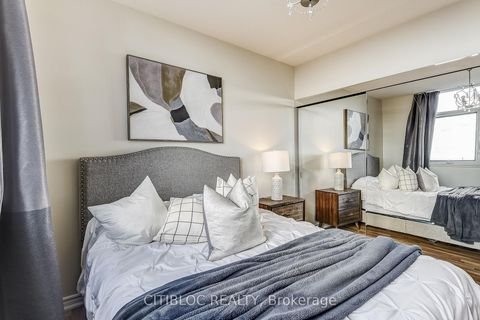 Photo 18 at 1614 - 9225 Jane Street, Maple, Vaughan