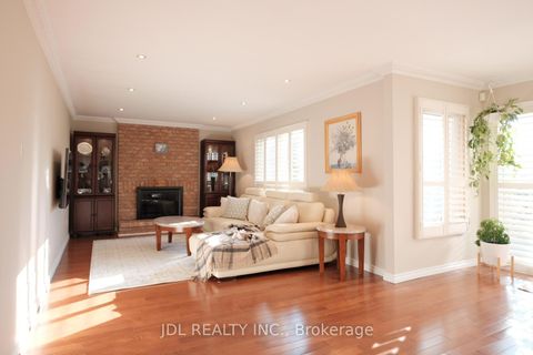 Photo 4 at 53 Fern Valley Crescent, Oak Ridges, Richmond Hill