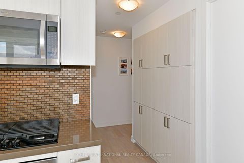 Photo 8 at 326 - 501 St Clair Avenue W, Casa Loma, Toronto