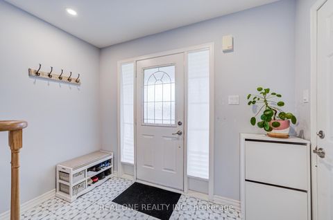 Photo 1 at 178 Hawker Road, Maple, Vaughan