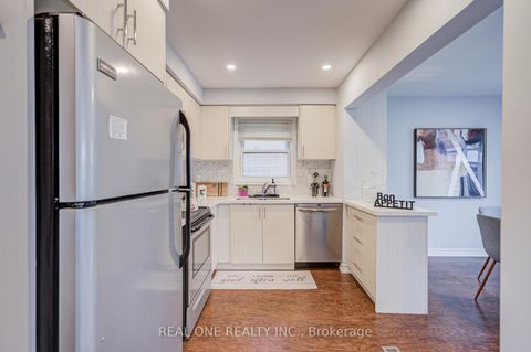 Photo 12 at 178 Hawker Road, Maple, Vaughan