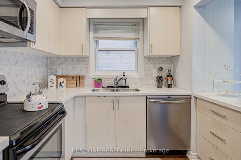 Photo 14 at 178 Hawker Road, Maple, Vaughan