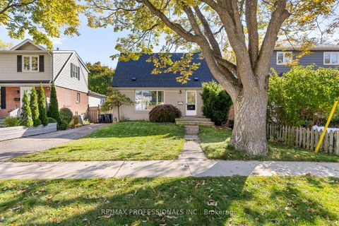 Photo 1 at 19 Mitcham Drive, Alderwood, Toronto