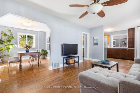 Photo 3 at 19 Mitcham Drive, Alderwood, Toronto