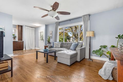 Photo 4 at 19 Mitcham Drive, Alderwood, Toronto