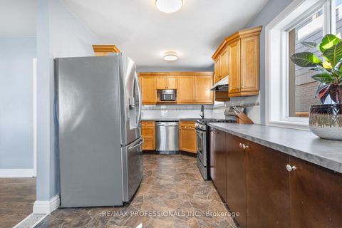 Photo 8 at 19 Mitcham Drive, Alderwood, Toronto