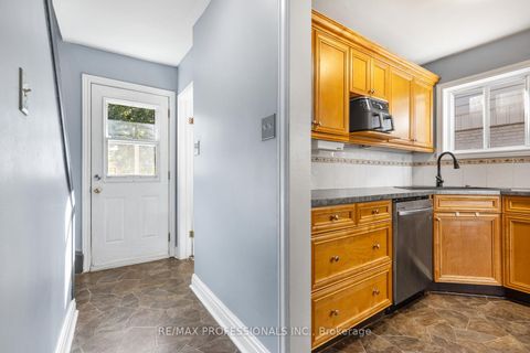 Photo 11 at 19 Mitcham Drive, Alderwood, Toronto