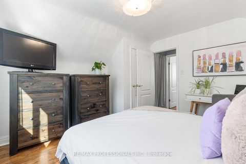 Photo 15 at 19 Mitcham Drive, Alderwood, Toronto