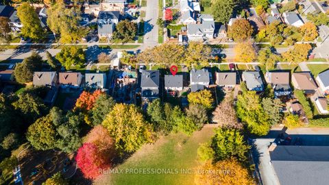 Photo 33 at 19 Mitcham Drive, Alderwood, Toronto