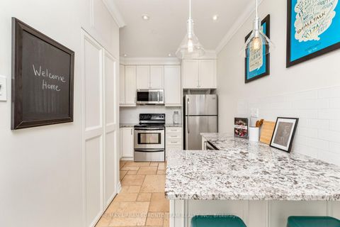 Photo 8 at 401 - 393 King Street W, Waterfront Communities C1, Toronto