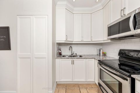 Photo 10 at 401 - 393 King Street W, Waterfront Communities C1, Toronto