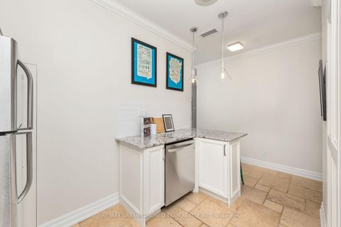 Photo 12 at 401 - 393 King Street W, Waterfront Communities C1, Toronto