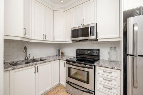 Photo 13 at 401 - 393 King Street W, Waterfront Communities C1, Toronto