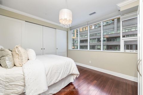 Photo 16 at 401 - 393 King Street W, Waterfront Communities C1, Toronto