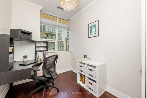 Photo 20 at 401 - 393 King Street W, Waterfront Communities C1, Toronto