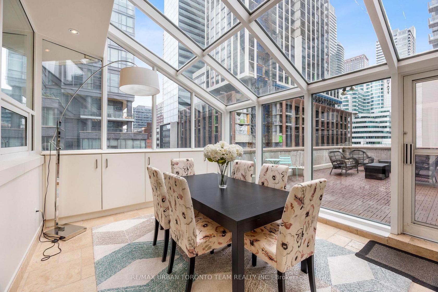 401 - 393 King Street W, Waterfront Communities C1, Toronto photo number 2