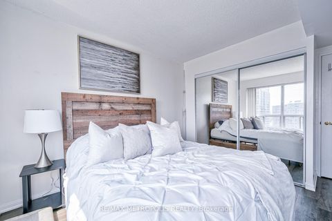 Photo 17 at PH109 - 11 Lee Centre Drive, Woburn, Toronto