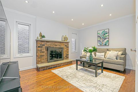 Photo 2 at 32 Mountfield Crescent, Brownridge, Vaughan