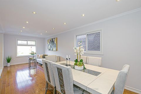 Photo 3 at 32 Mountfield Crescent, Brownridge, Vaughan