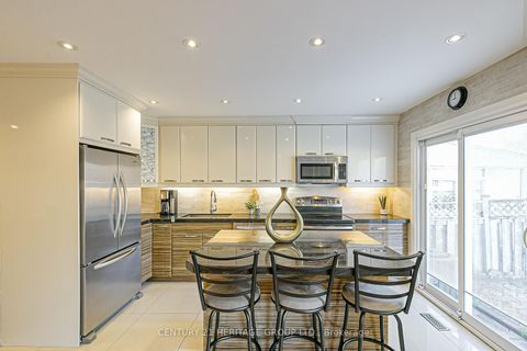 Photo 6 at 32 Mountfield Crescent, Brownridge, Vaughan