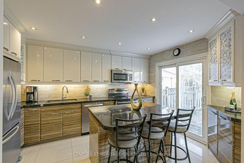 Photo 7 at 32 Mountfield Crescent, Brownridge, Vaughan