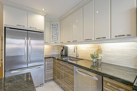 Photo 9 at 32 Mountfield Crescent, Brownridge, Vaughan