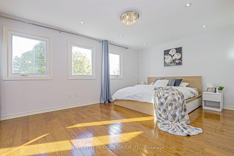 Photo 11 at 32 Mountfield Crescent, Brownridge, Vaughan