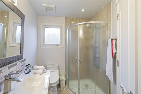 Photo 12 at 32 Mountfield Crescent, Brownridge, Vaughan