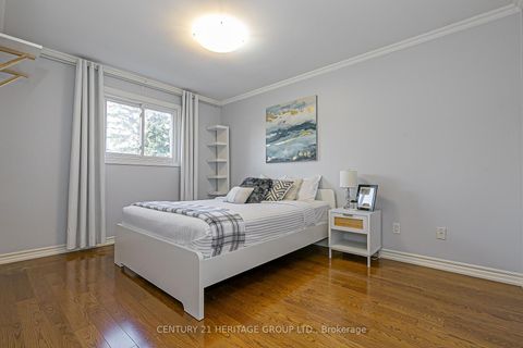 Photo 13 at 32 Mountfield Crescent, Brownridge, Vaughan