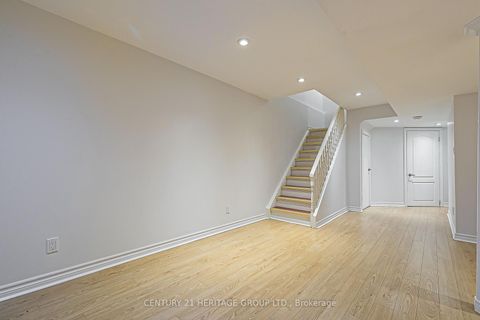 Photo 16 at 32 Mountfield Crescent, Brownridge, Vaughan