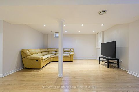 Photo 17 at 32 Mountfield Crescent, Brownridge, Vaughan