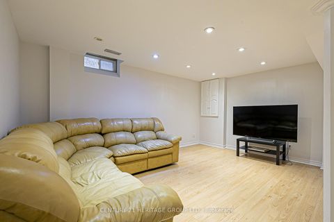 Photo 18 at 32 Mountfield Crescent, Brownridge, Vaughan