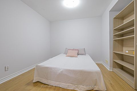 Photo 19 at 32 Mountfield Crescent, Brownridge, Vaughan