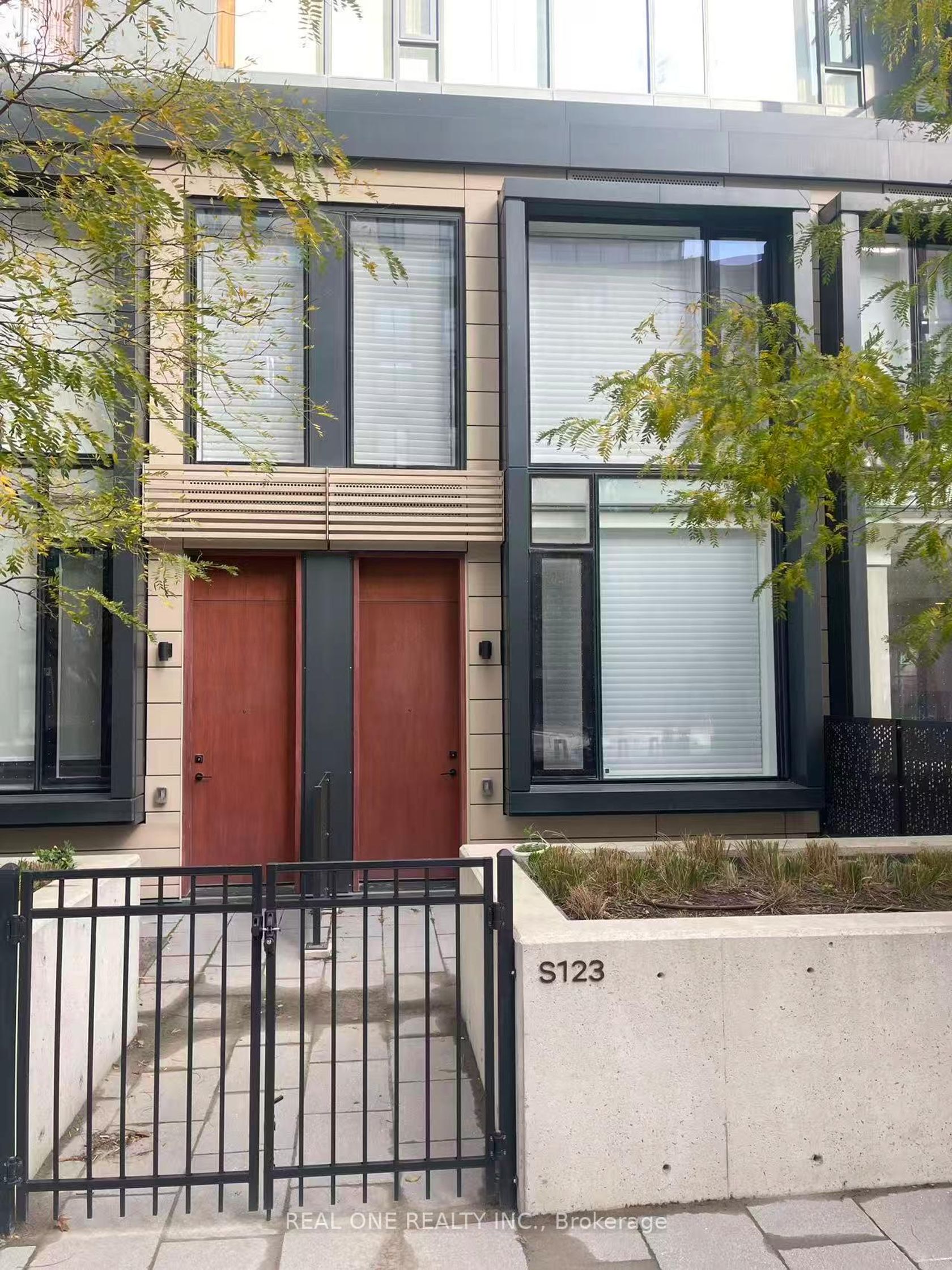 S123 - 180 Mill Street, Waterfront Communities C8, Toronto photo number 2