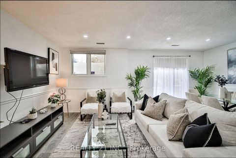 Photo 5 at 1036 - 75 Weldrick Road E, Observatory, Richmond Hill