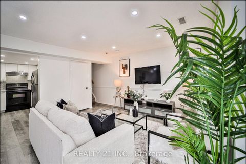 Photo 10 at 1036 - 75 Weldrick Road E, Observatory, Richmond Hill