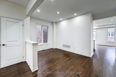 Photo 4 at 11 Phoenix Boulevard, Rural Barrie Southeast, Barrie