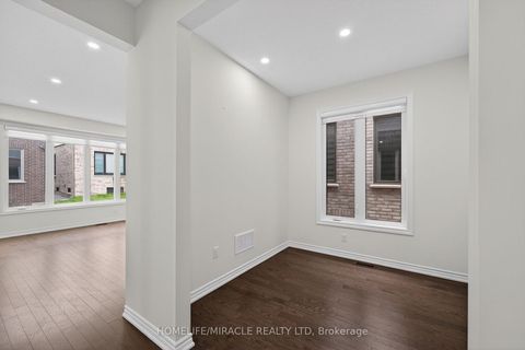 Photo 8 at 11 Phoenix Boulevard, Rural Barrie Southeast, Barrie