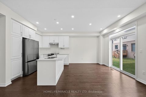 Photo 13 at 11 Phoenix Boulevard, Rural Barrie Southeast, Barrie